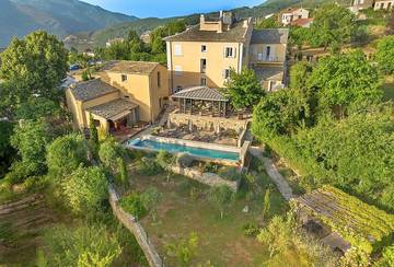 Maison d’hôte pour 2 personnes, avec vue ainsi que jardin et piscine à Rutali