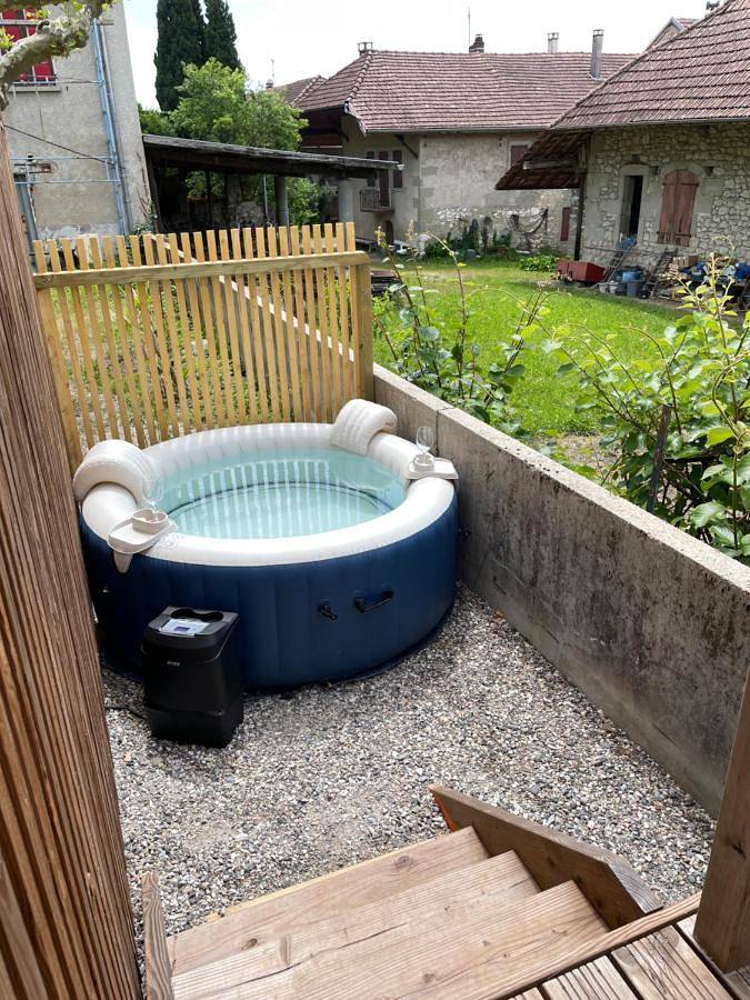 Location de vacances pour 2 personnes, avec terrasse et vue, animaux acceptés à Chindrieux - 2