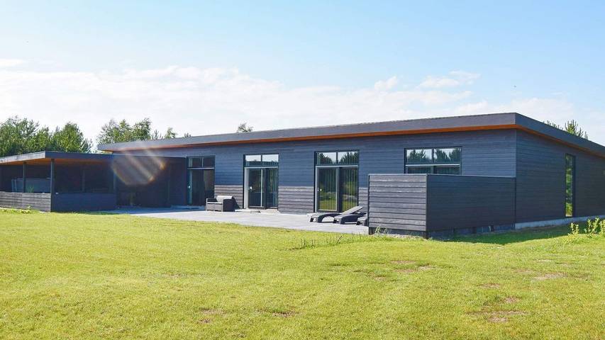 Ferienhaus für 14 Personen, mit Sauna und Terrasse sowie Whirlpool auf Seeland
