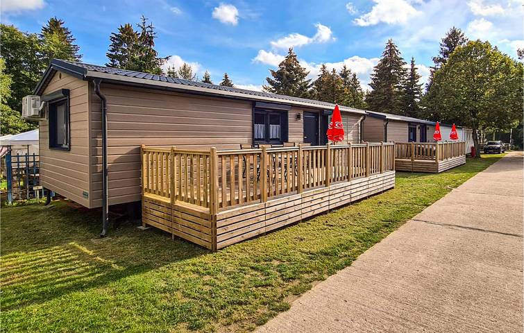 Wohnwagen für 4 Personen, mit Terrasse in Mecklenburg-Vorpommern - 2