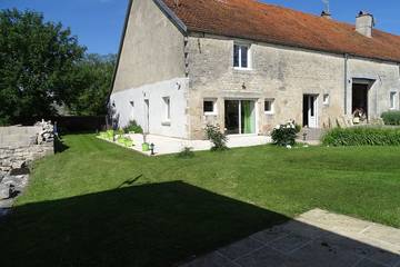 Gîte pour 5 personnes, avec terrasse et jardin à Arc-en-Barrois