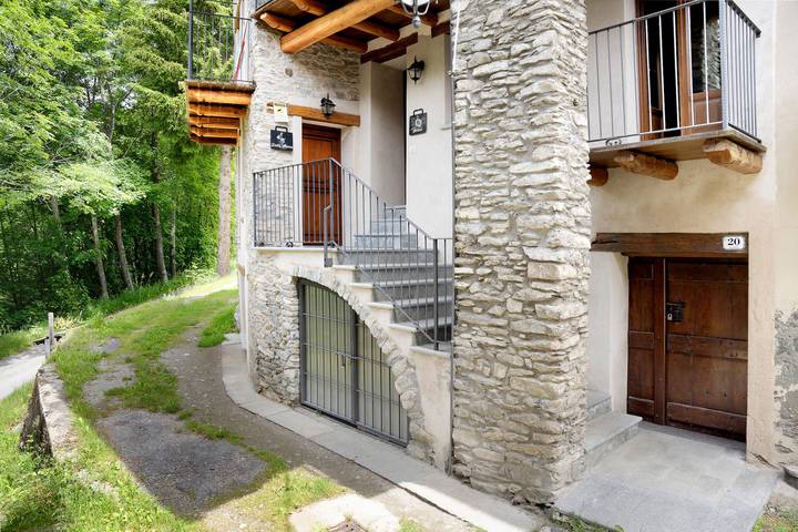 Appartamento per 4 persone, con giardino e balcone in Prazzo