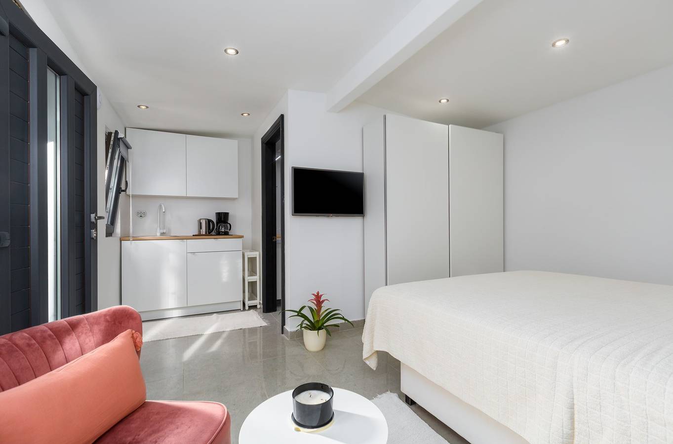 Ganze Wohnung, Entzückendes Studio Marie mit Grillplatz und Terrasse, Parkplatz in Vrsar, Općina Vrsar