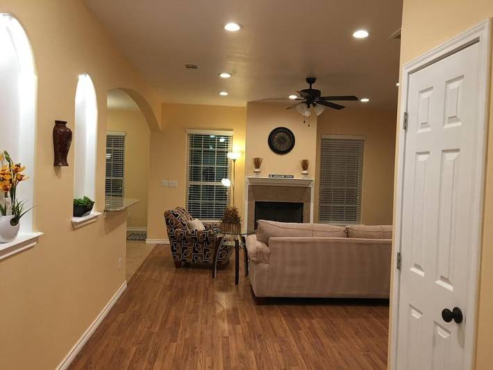 Vacation rental for 8 people, with yard and pool in Lake Conroe