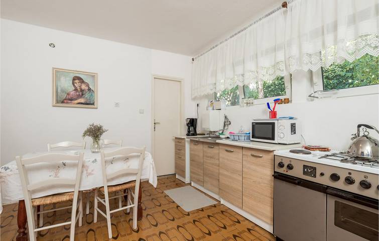 Appartamento intero, Accogliente appartamento con 2 camere da letto e terrazza, a 600 m dalla spiaggia e con parcheggio gratuito in Sveti Juraj, Velebit Nature Park