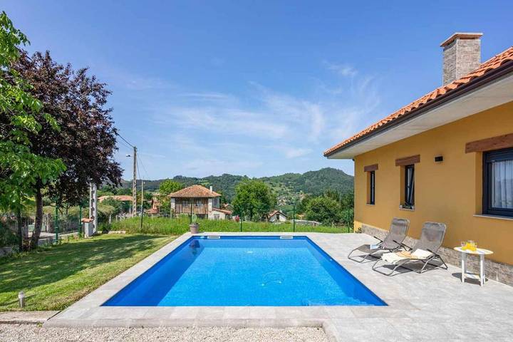 Casa rural para 6 personas, con Terraza y Jardín además de Piscina y Vistas en Cabranes