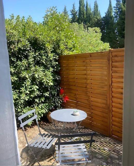 Gîte pour 2 personnes, avec piscine et jardin à Grans - 4
