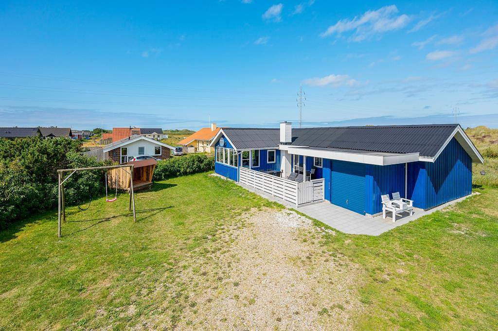Holiday home with hot tub and sauna in peaceful location in Nørre Lyngvig, Hvide Sande