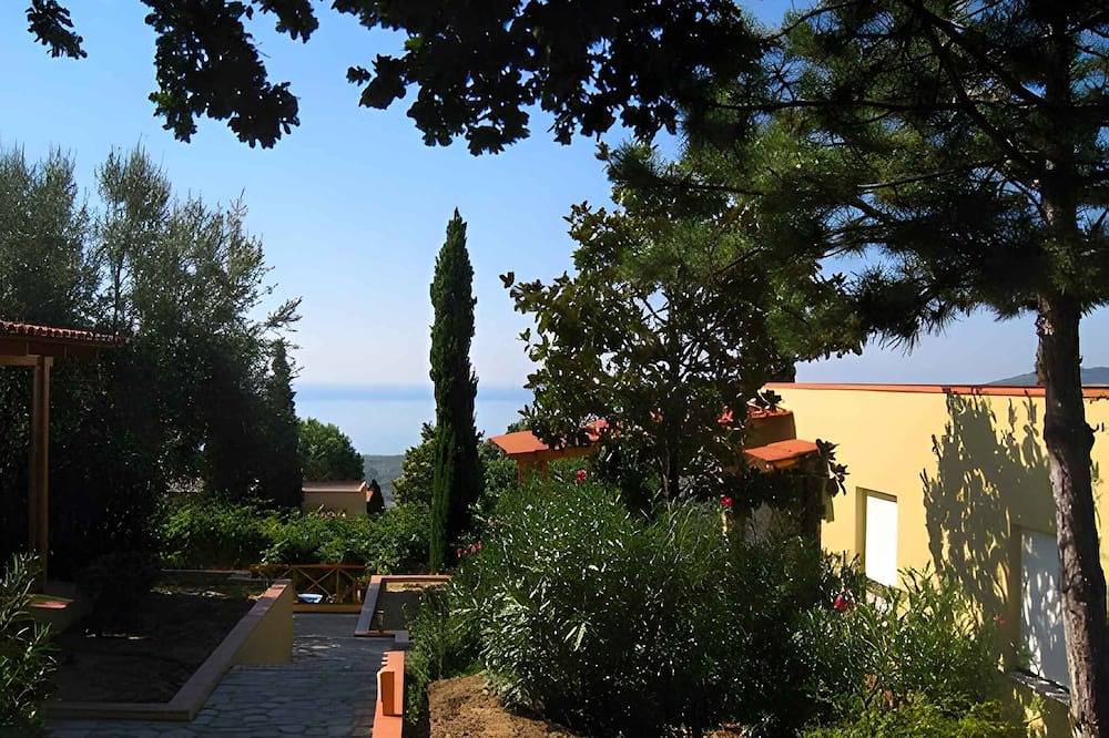 Entire apartment, Holiday apartment amidst Mediterranean nature with barbecue in Centola, Cilento