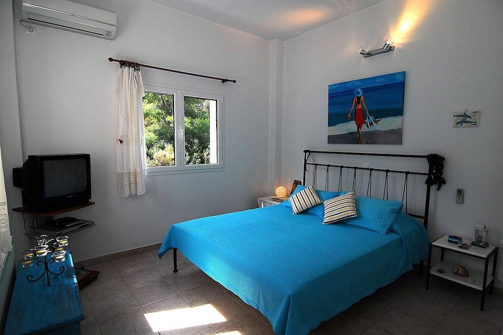 Ein moderner ruhiger Platz mit einem privaten Pool, Garten und Bbq in Theologos, Fthiotida