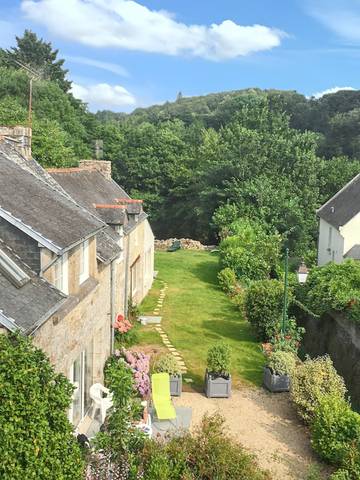 Gîte pour 4 personnes, avec terrasse et jardin dans Office De Tourisme De Huelgoat