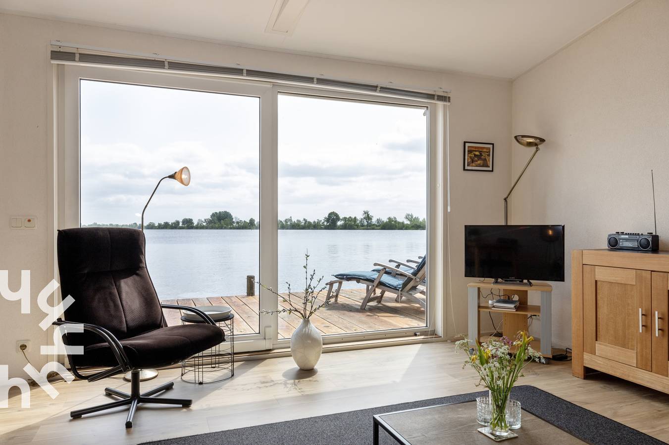 Comfortabele 2 persoons woonboot nabij Giethoorn met prachtig uitzicht over het meer in Nationaal Park Weerribben-Wieden