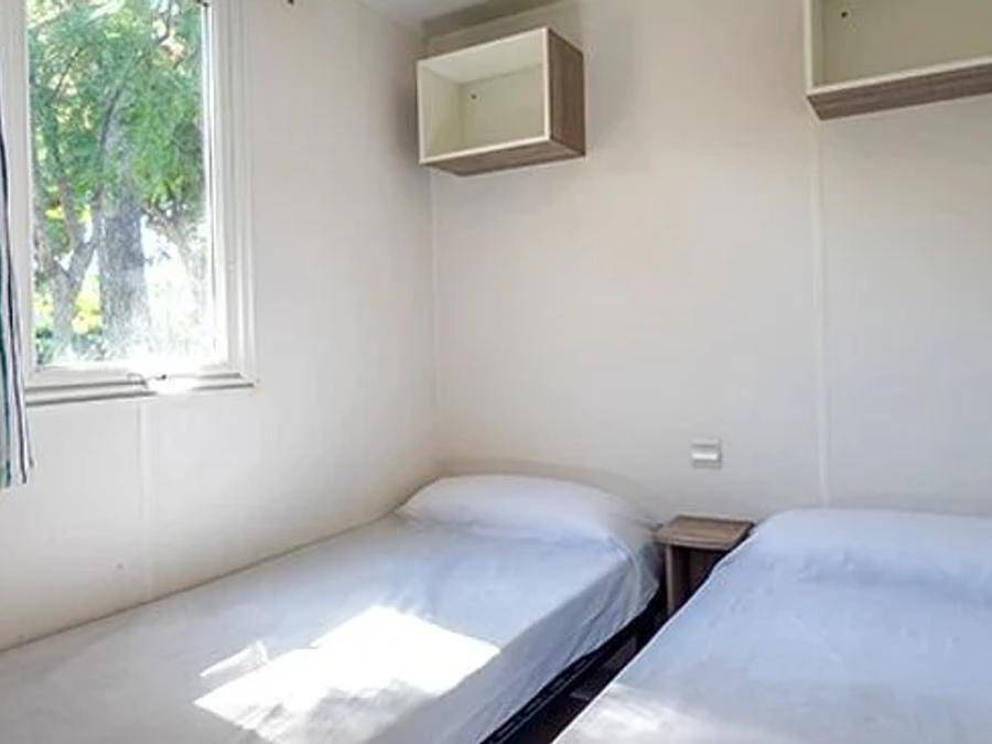 Camping La Falaise Narbonne Plage - Mobile home 6 persons - Classic | 3 Bedrooms | 6 Pers. | Raised terrace in Narbonne Plage, Narbonne
