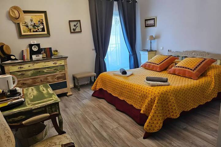 Alojamiento y desayuno para 2 personas, con jardín - 1