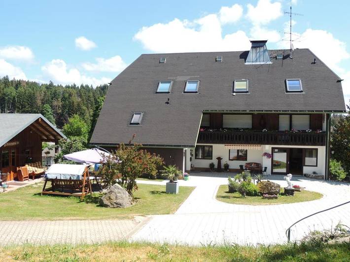 Ferienwohnung für 6 Personen, mit Terrasse und Garten sowie Ausblick
