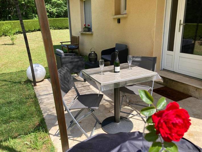 Ferienhaus für 2 Personen, mit Terrasse und Garten sowie Pool