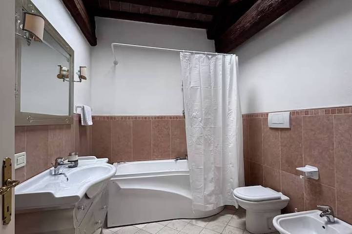 Stylish room with gym and parking in Bassano in Bassano del Grappa, Vicenza Province