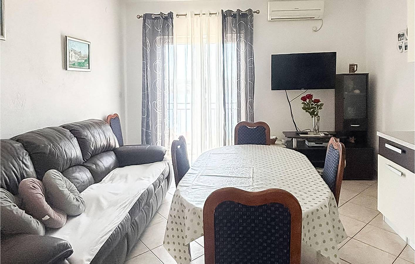 Ganze Ferienwohnung, Apartment am Meer mit Terrasse, WLAN und Parkplatz in Necujam in Necujam, Solta
