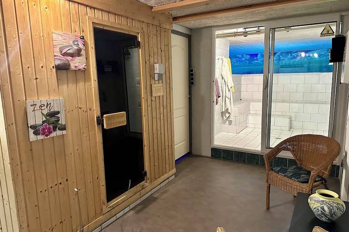 Maison Piscine intérieure privée 29° sauna. L'été 2027 piscines int+ext privées in Boqueho, Cotes-d'Armor