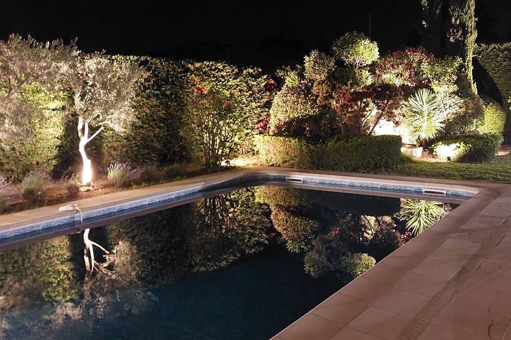 House with swimming pool and pétanque court close to Luberon villages. in Robion, Parc naturel régional du Luberon