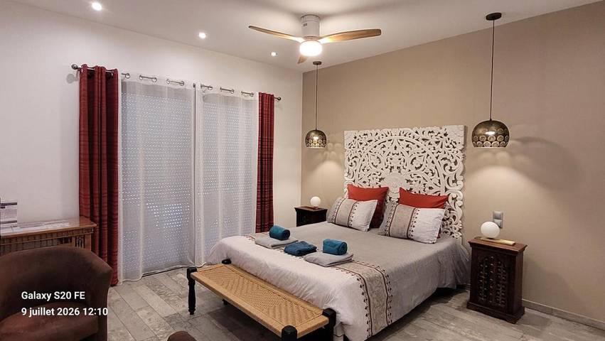 Chambre d’hôte pour 2 personnes, avec Terrasse et Jardin ainsi que Piscine et Vue à Saintes - 2