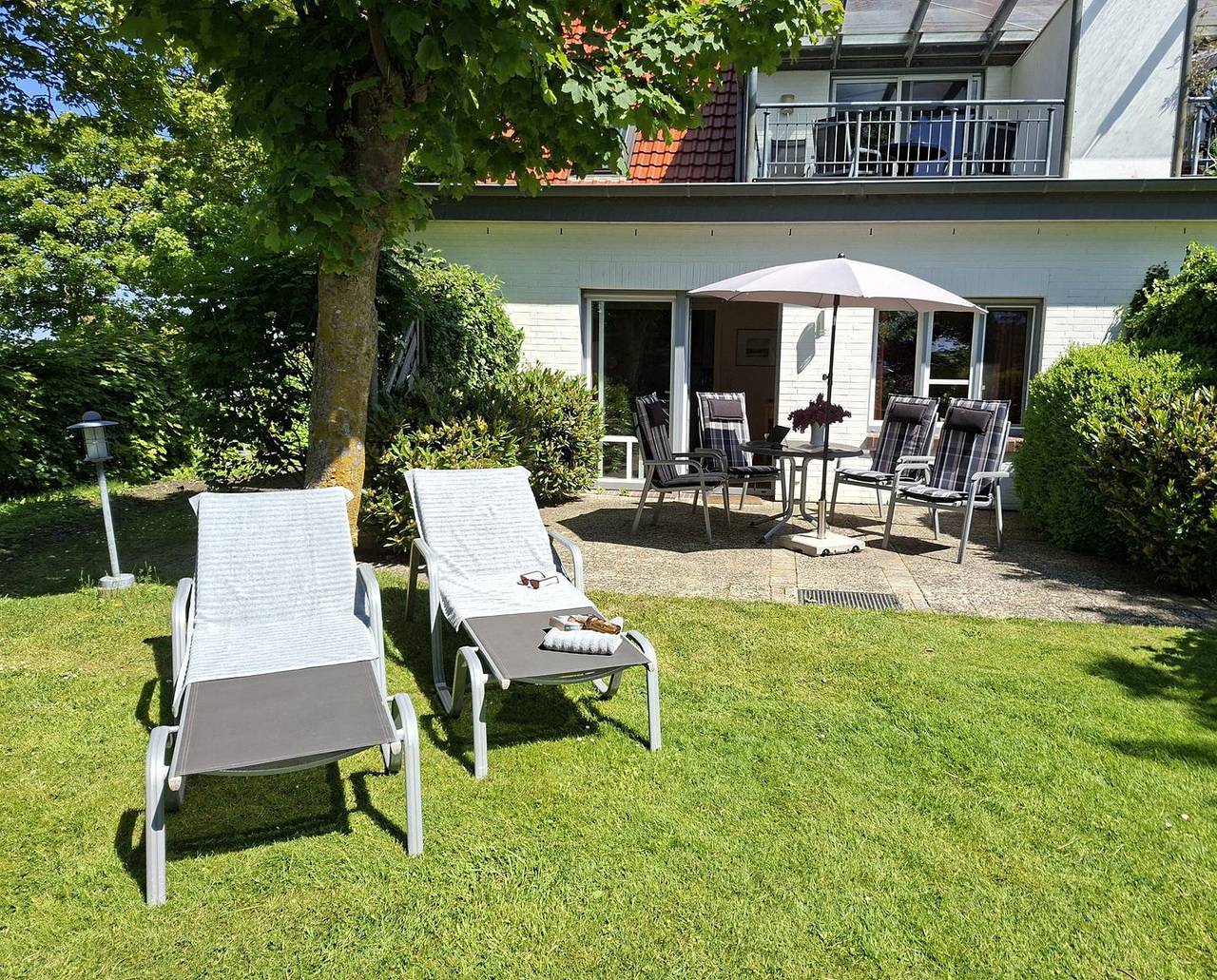 Ganze Wohnung, Hochwertige Ferienwohnung Strandläufer im Haus Wattenblick mit eigener Sauna in Warwerort, Dithmarschen
