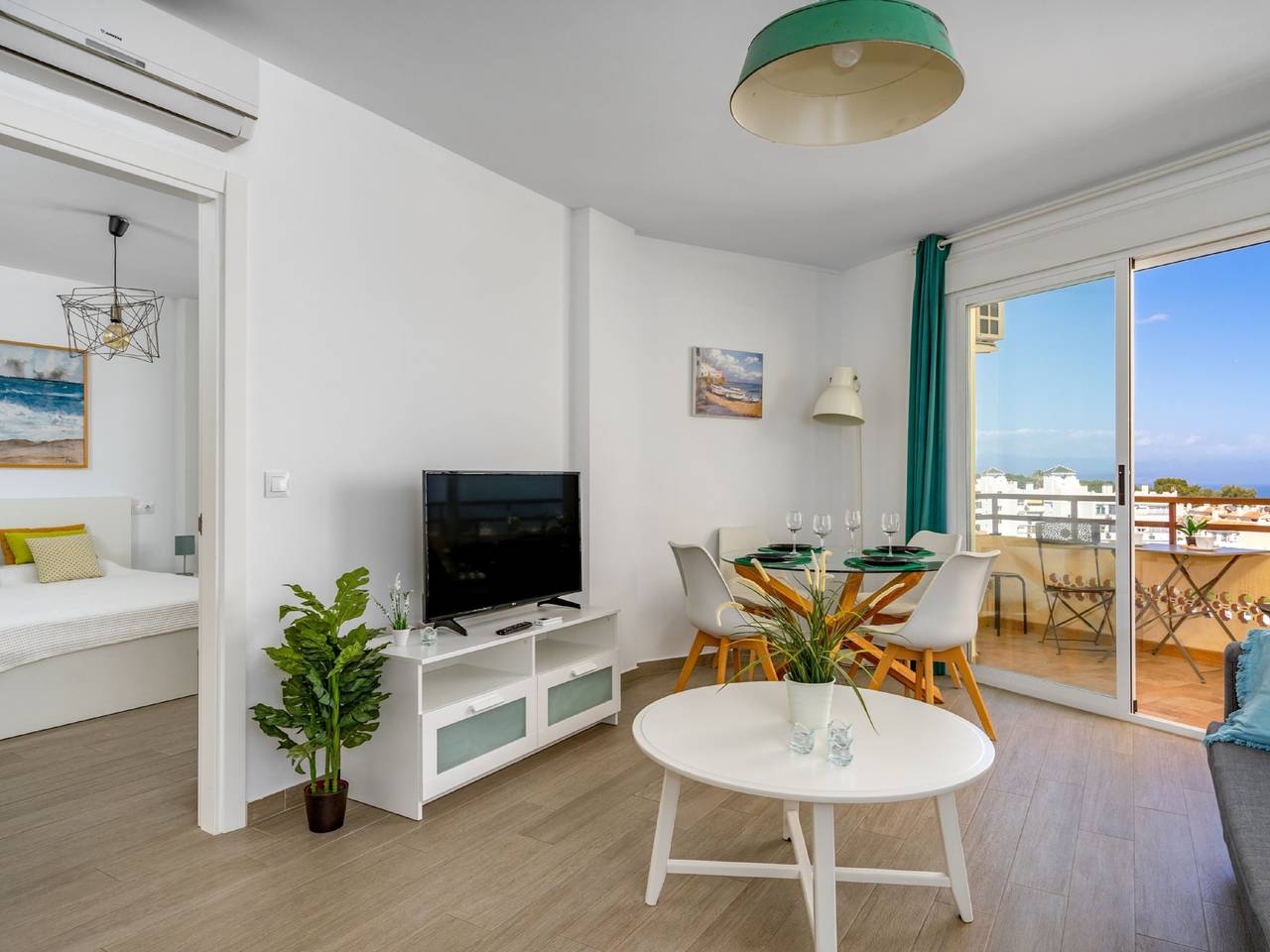Entire apartment, Duquesa de España in Montemar Torremolinos, Torremolinos
