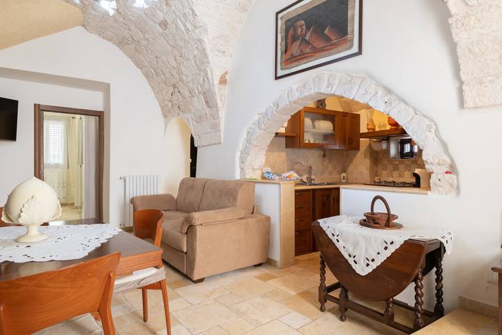 Entire apartment, Apartment 'La Dimora In Ostuni' with Air Conditioning in Ostuni, Salento