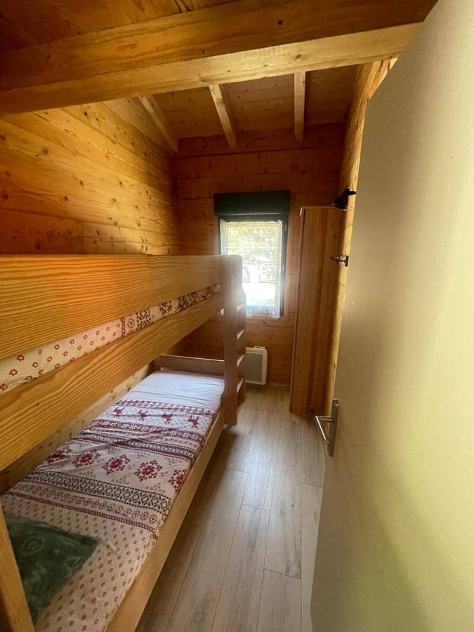 Location de vacances pour 4 personnes, avec piscine ainsi que vue et jardin à Estavar - 3