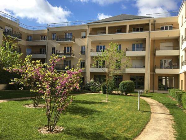 Location de vacances pour 4 personnes, avec piscine ainsi que vue et jardin à Saint-Doulchard - 3