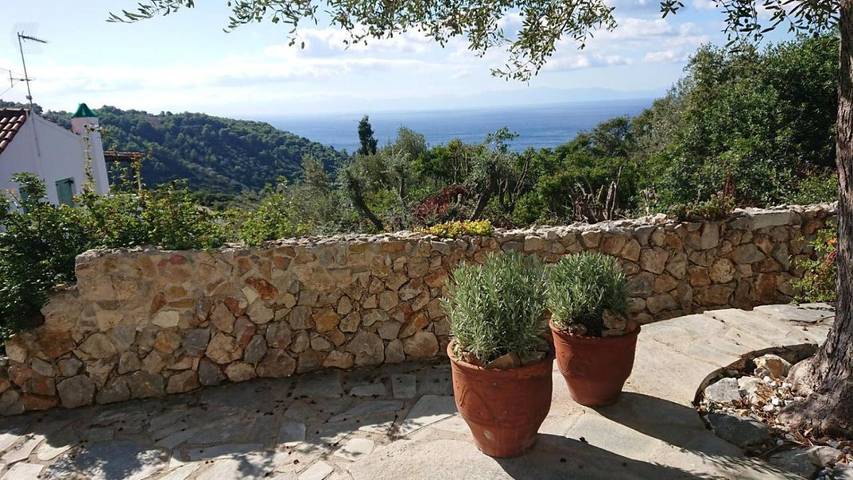 Villa for 4 people, with garden and view in Alonissos