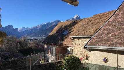 Gîte pour 8 personnes, avec terrasse ainsi que vue et jardin dans Lac du Sautet
