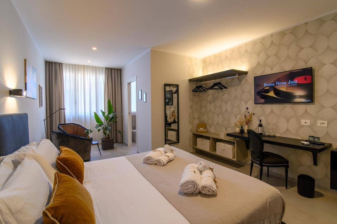 Single Room with Private Bathroom in Prato, Provincia di Prato