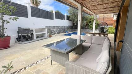 Villa pour 6 personnes, avec piscine ainsi que jardin et vue dans Saint-Gilles les Bains