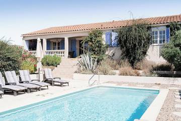 Cottage pour 6 personnes, avec terrasse ainsi que piscine et jardin à Trausse