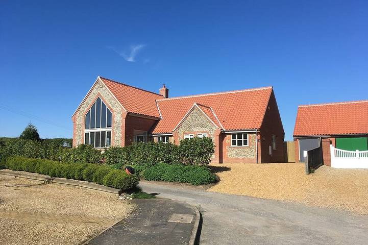 Cottage for 8 people, with terrace and garden, with pets in Brancaster