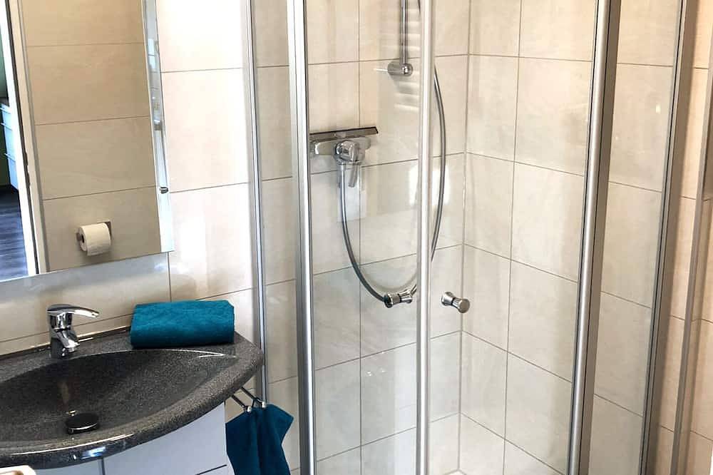 Ganze Wohnung, Moderne Ferienwohnung *Seeperle in Winterberg* direkt am See in Niedersfeld in Niedersfeld, die Mittelgebirge