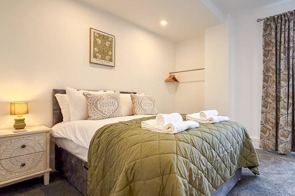 Entire apartment, Hamilton Square 2 - an apartment that sleeps 6 guests in 2 bedrooms in Merseyside