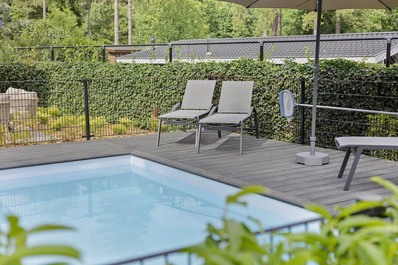 Vakantiepark De Thijmse Berg — Luxe 10-persoons lodge met privé dipping pool en guest house in Rhenen, Provincie Utrecht
