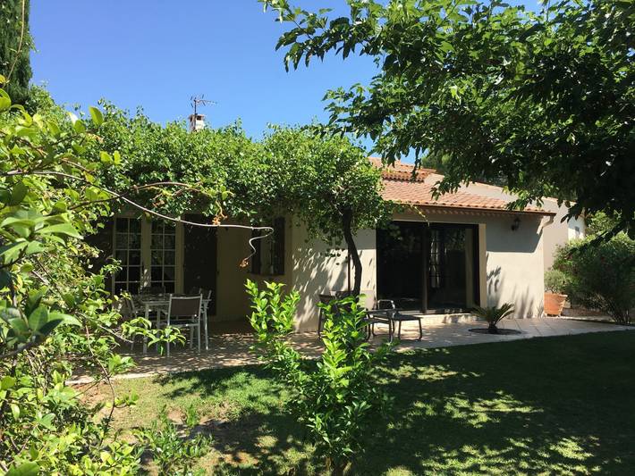 Gîte pour 6 personnes, avec Terrasse et Jardin à Boulbon