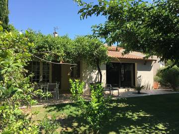 Gîte pour 6 personnes, avec jardin à Boulbon
