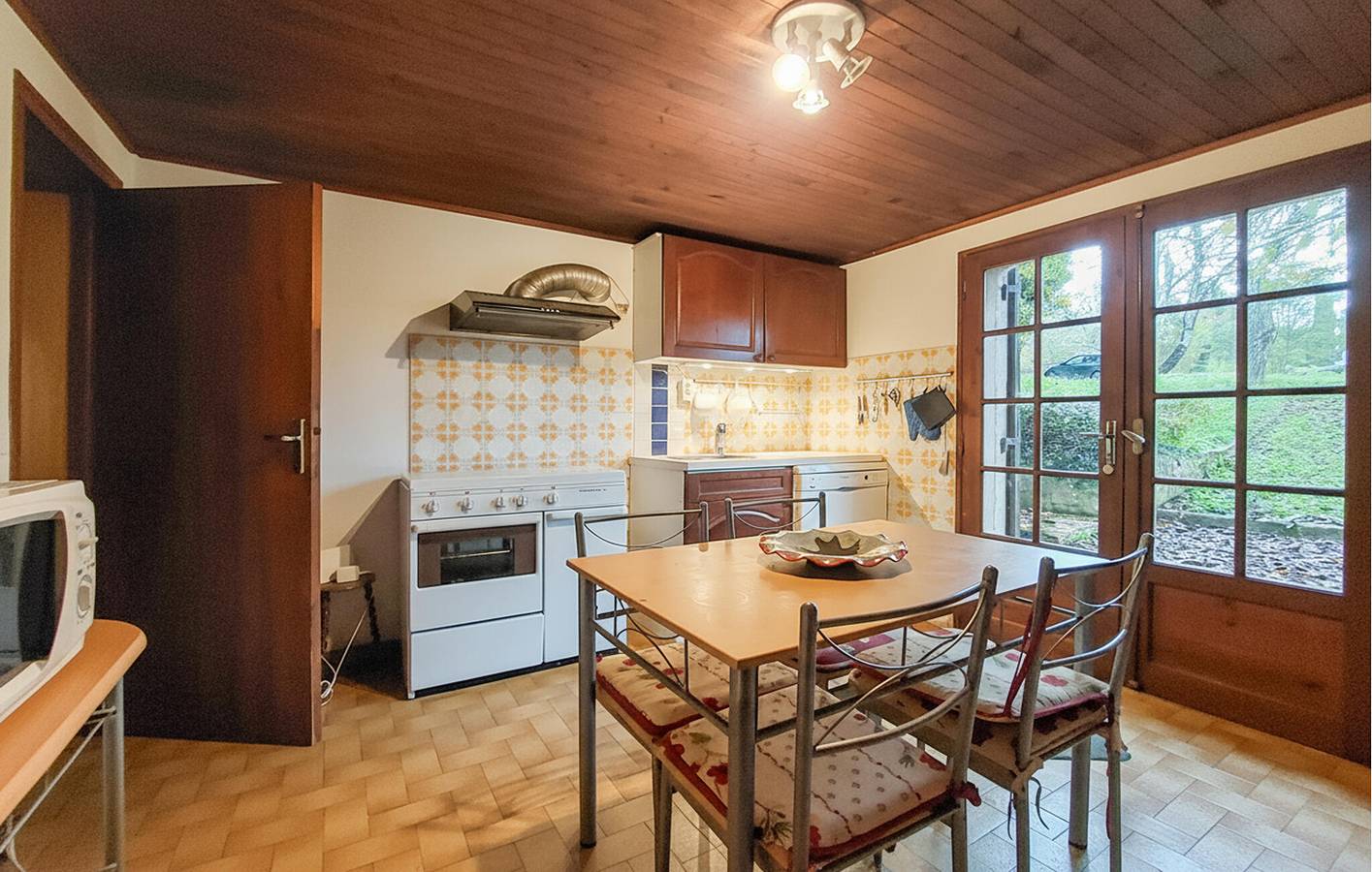 Acogedor apartamento con WiFi, TV y aparcamiento cerca de Sagelat in Belvès, Périgord Noir