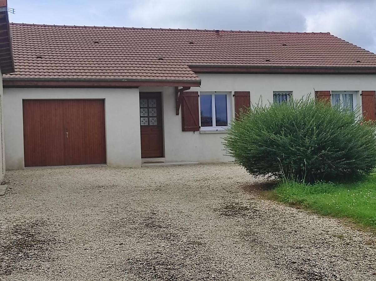 Three-Bedroom House in Longeville-sur-la-Laines, Rives Dervoises
