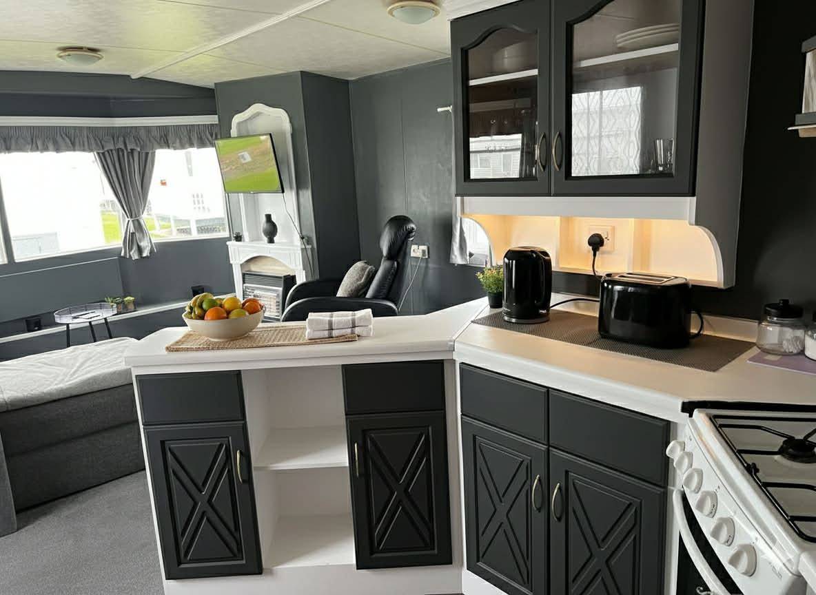 Cozy Caravan in Skegness for 8 in Skegness, Lincolnshire