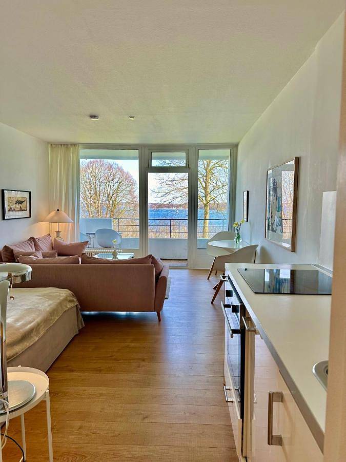 Ferienwohnung für 2 Personen, mit Balkon und Garten sowie Pool und Sauna in Kiel