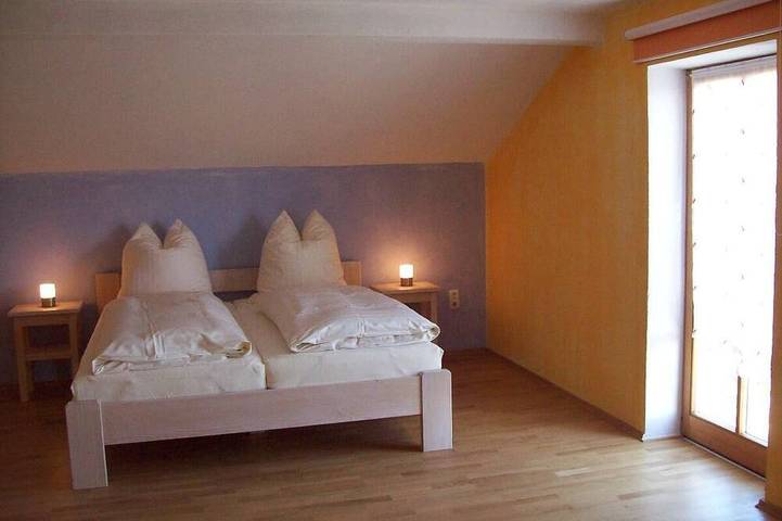 Ferienwohnung für 6 Personen, mit Pool und Balkon