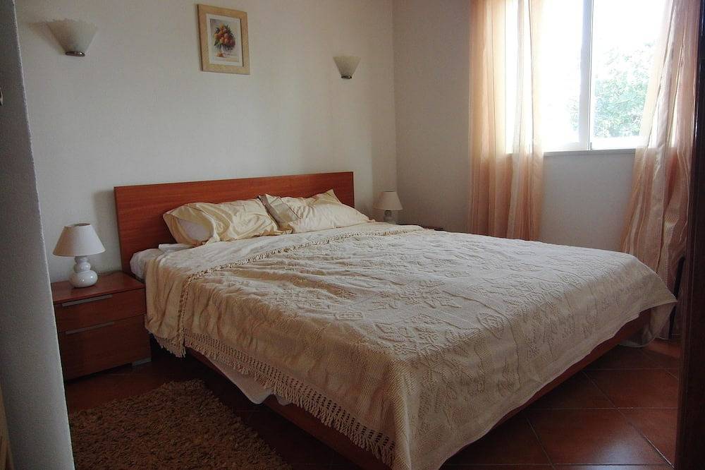 Cozy House Casa Ferienhaus | Swimming Pool | Algarve | 10min beach | Ev station in Moncarapacho, Parque Natural da Ria Formosa