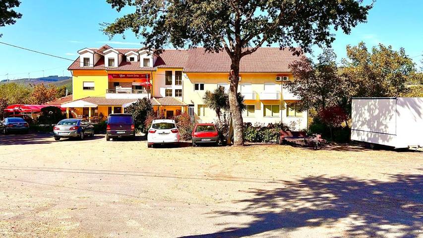 Hôtel pour 3 personnes, avec vue ainsi que terrasse et jardin, animaux acceptés