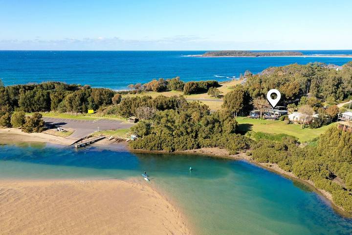 Holiday home for 8 people, with garden, with pets in South Coast NSW