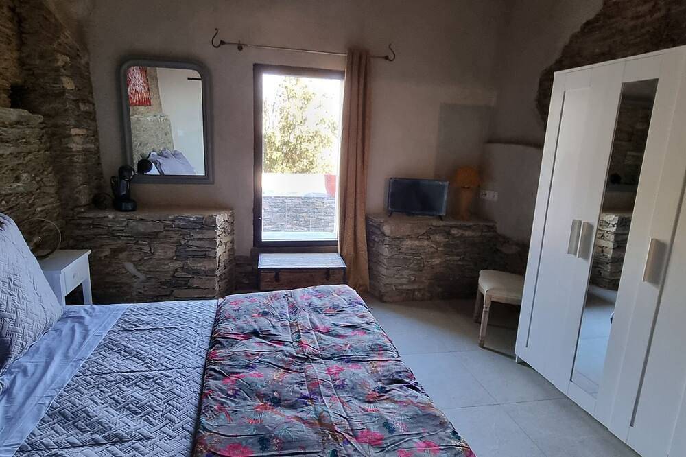 Breakfast room with panoramic sea and mountain views in Porri, Parco naturale regionale della Corsica